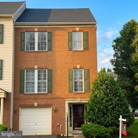 Townhouse For Sale - 8050 Montour Heights Drive<br/> GAINESVILLE, VA 20155