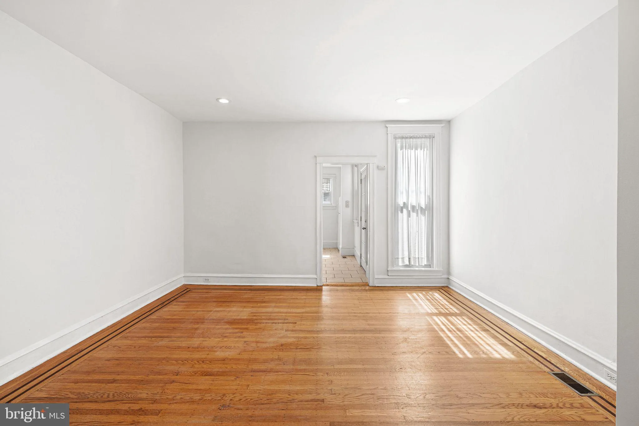 Philadelphia, Pennsylvania 19130, United States, 3 Bedrooms Bedrooms, ,1 BathroomBathrooms,Residential,Active,181122