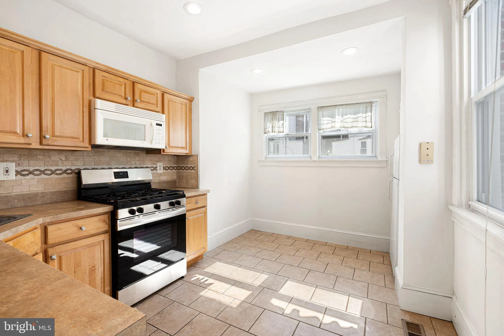 Philadelphia, Pennsylvania 19130, United States, 3 Bedrooms Bedrooms, ,1 BathroomBathrooms,Residential,Active,181122