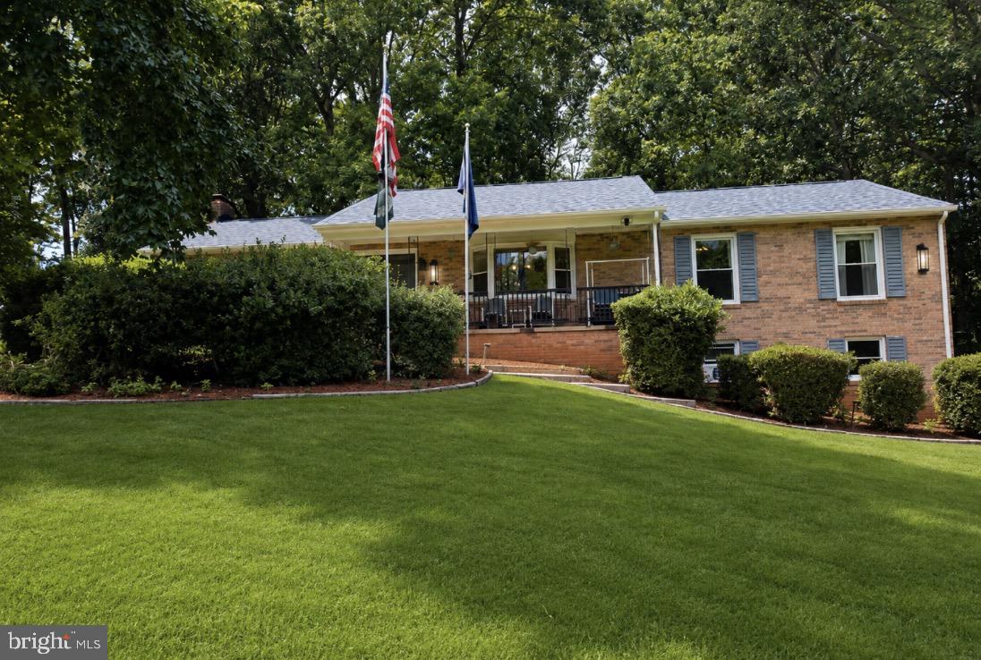 1015 BAILEY COURT