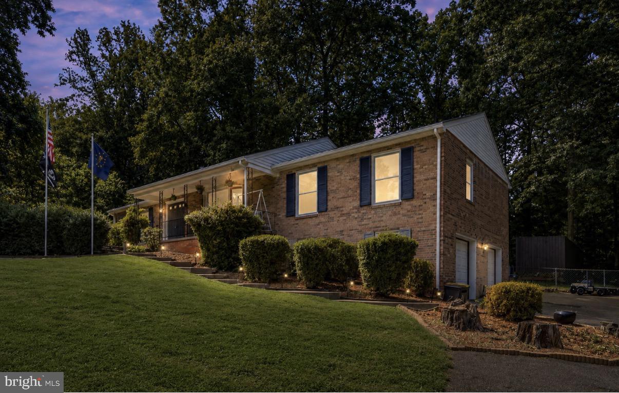 1015 BAILEY COURT