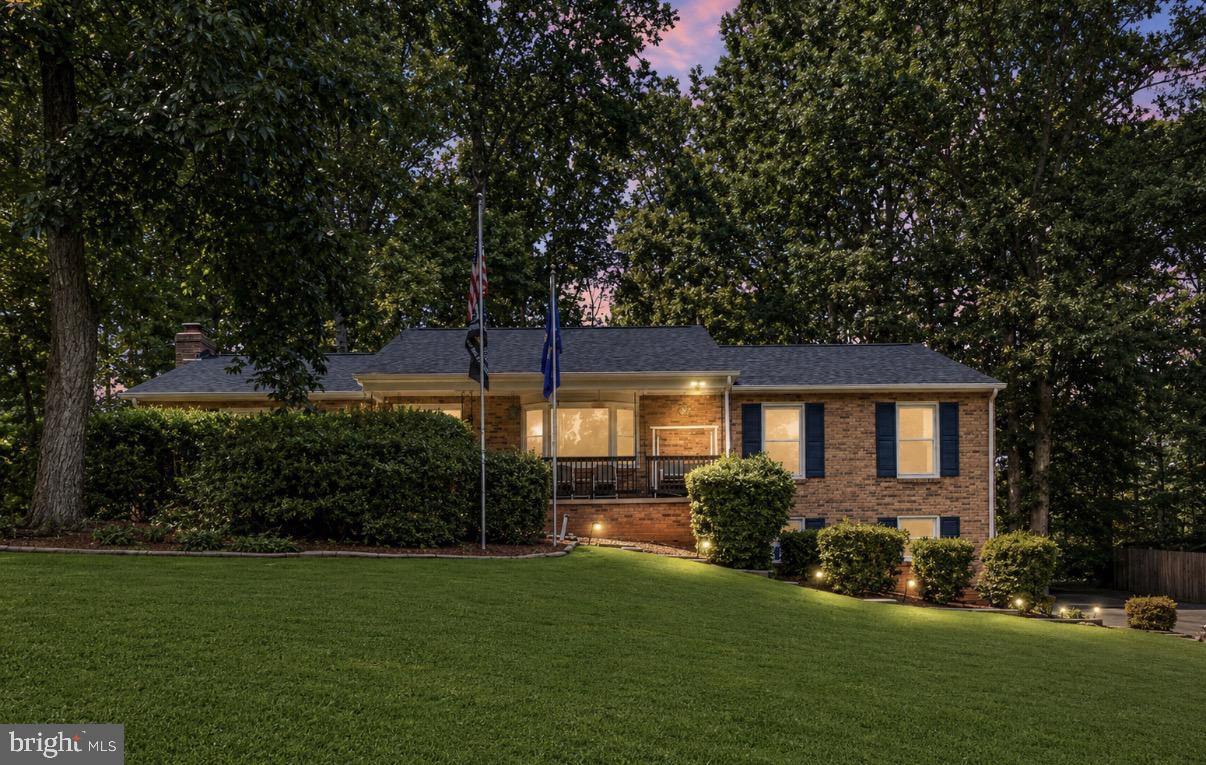 1015 BAILEY COURT