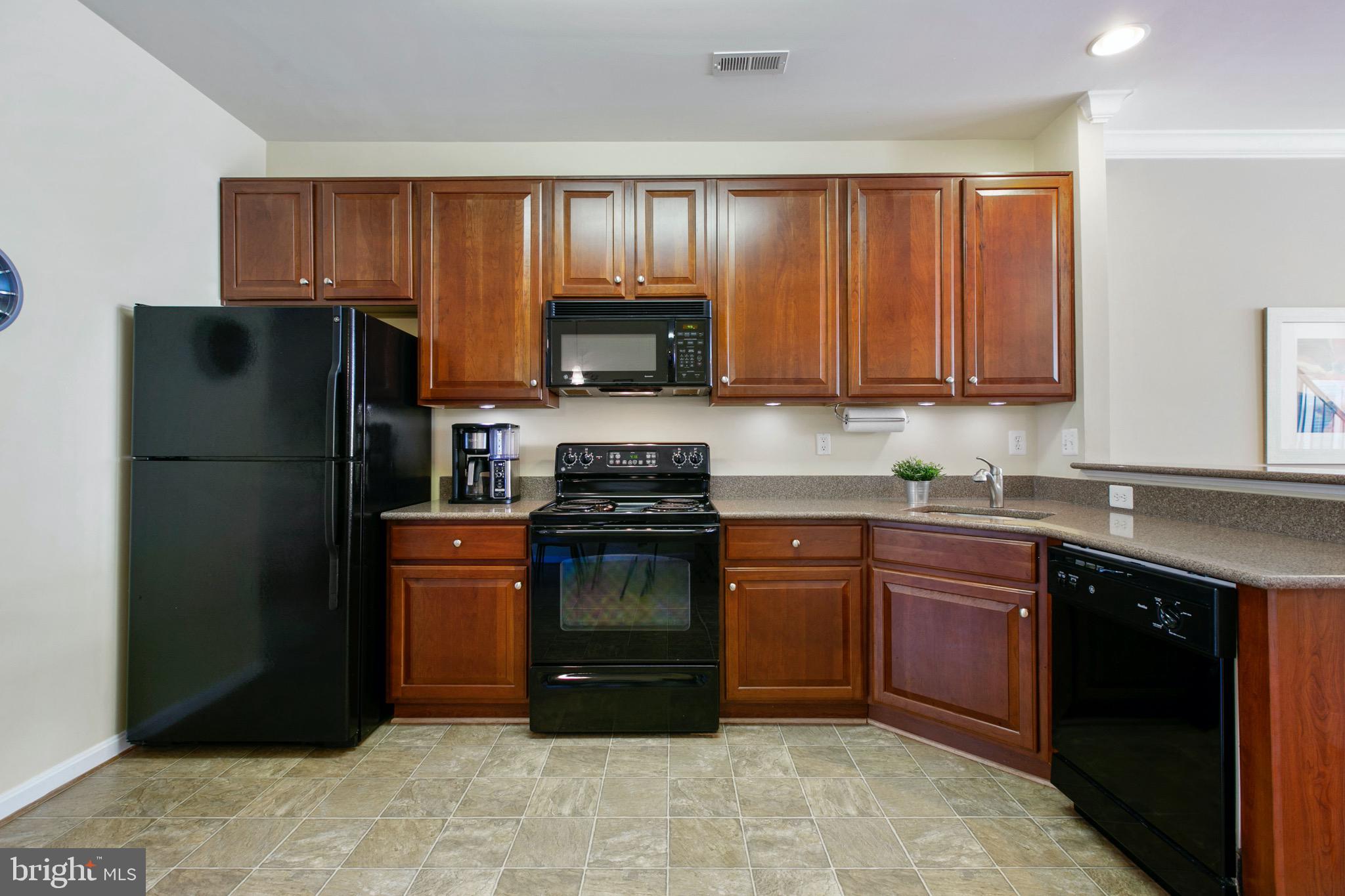 ALBEMARLE SQUARE - Residential