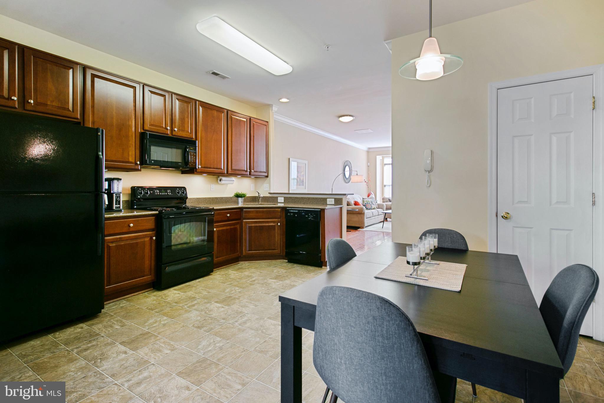 ALBEMARLE SQUARE - Residential