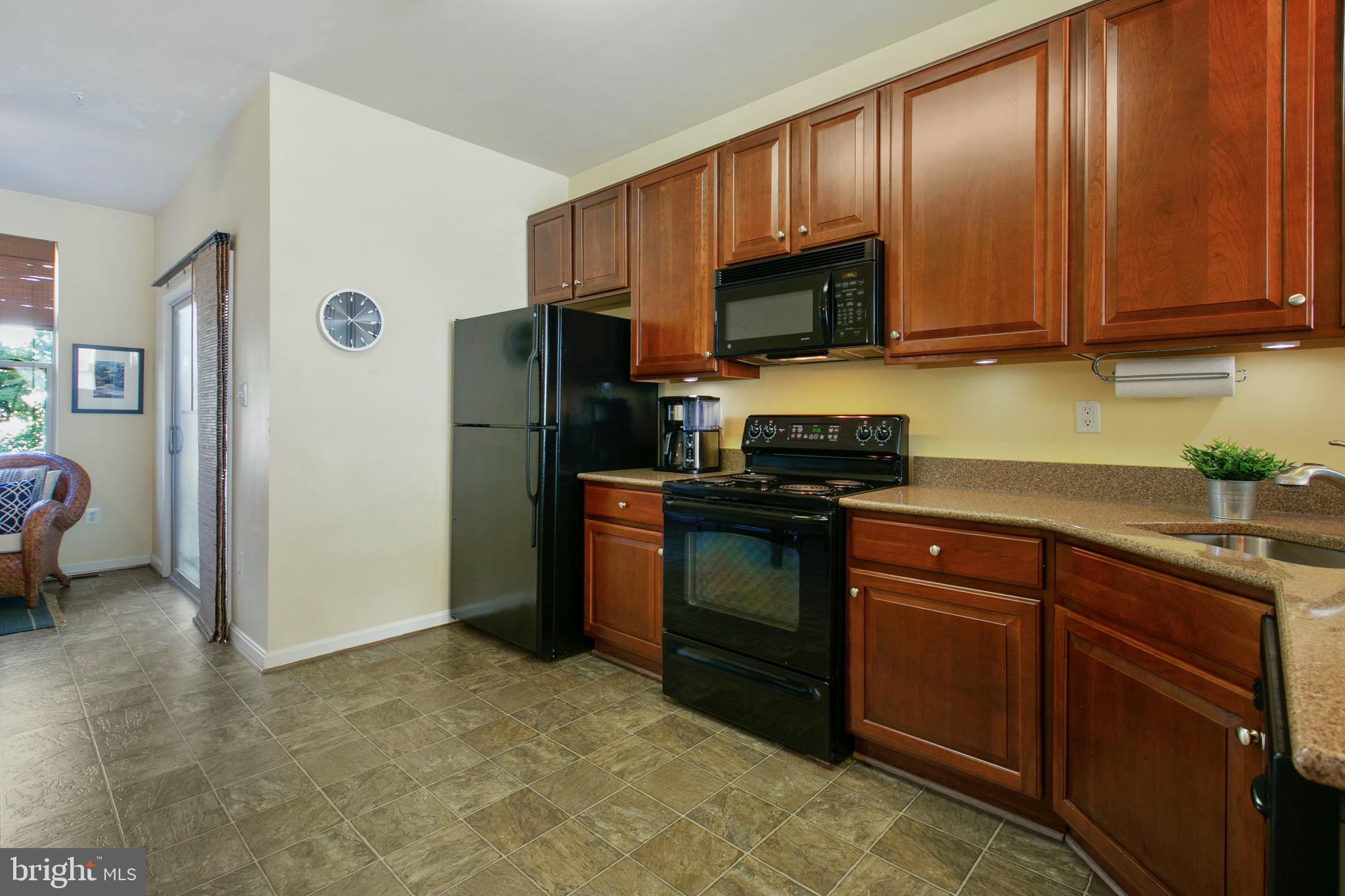 ALBEMARLE SQUARE - Residential