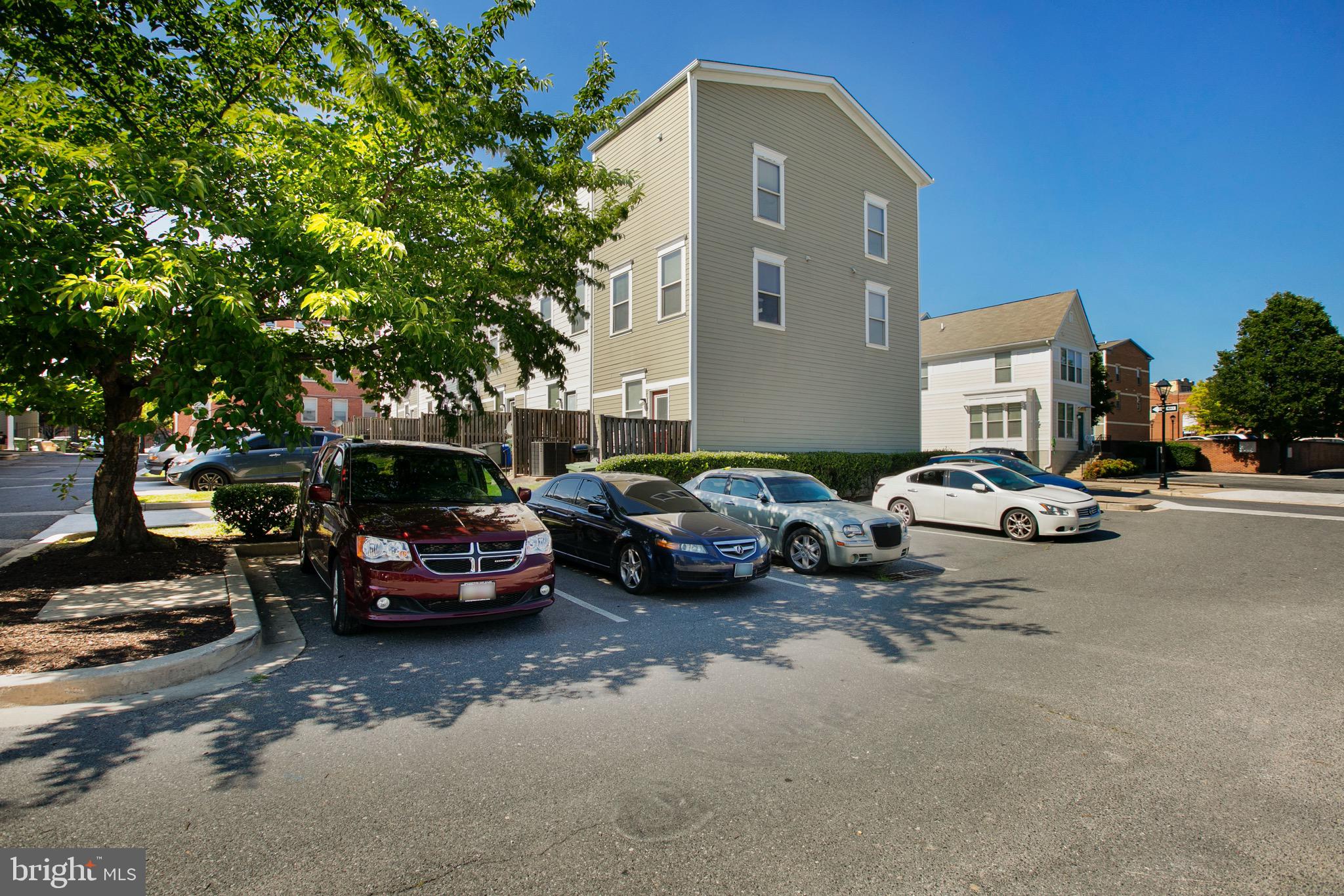 ALBEMARLE SQUARE - Residential