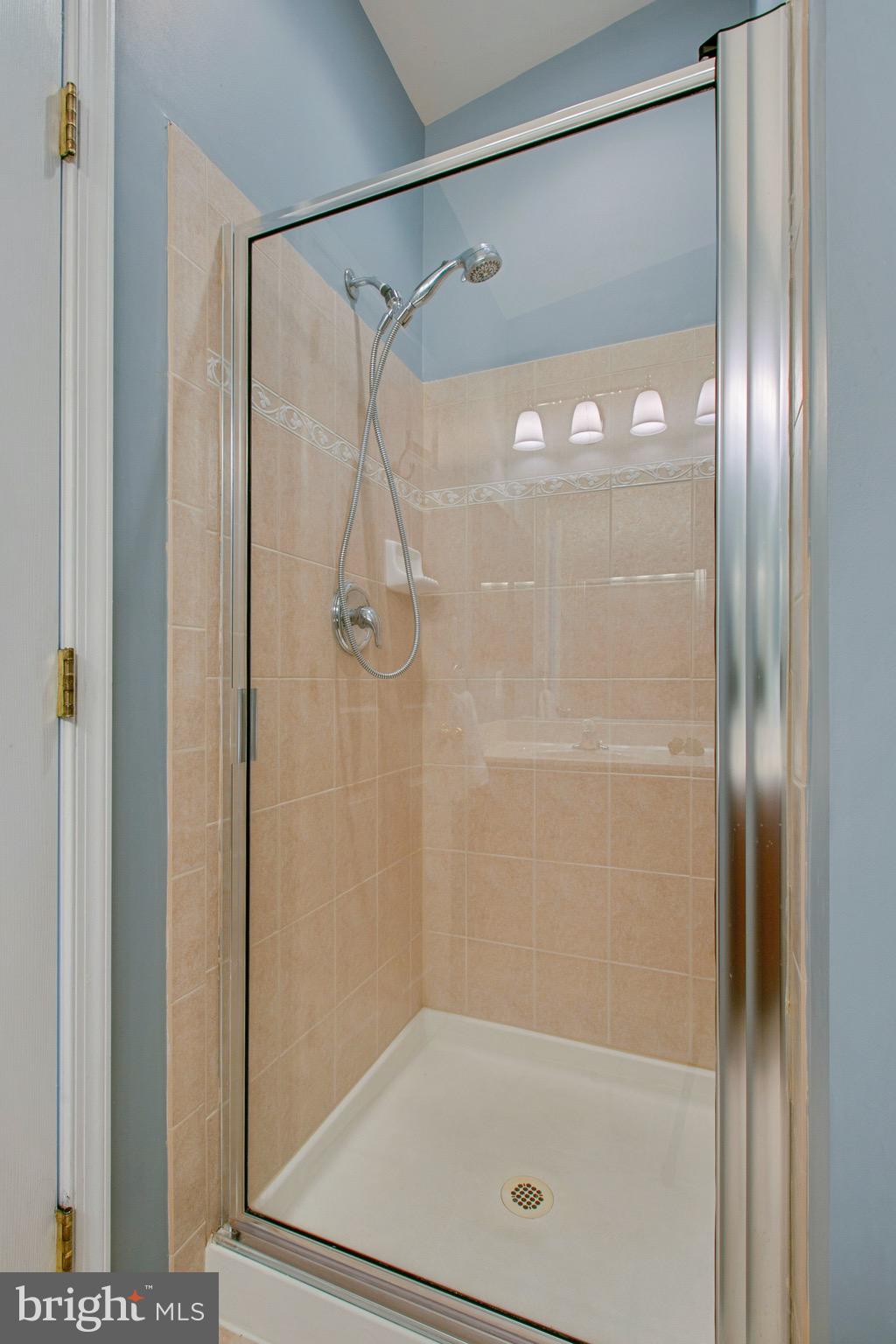 ALBEMARLE SQUARE - Residential