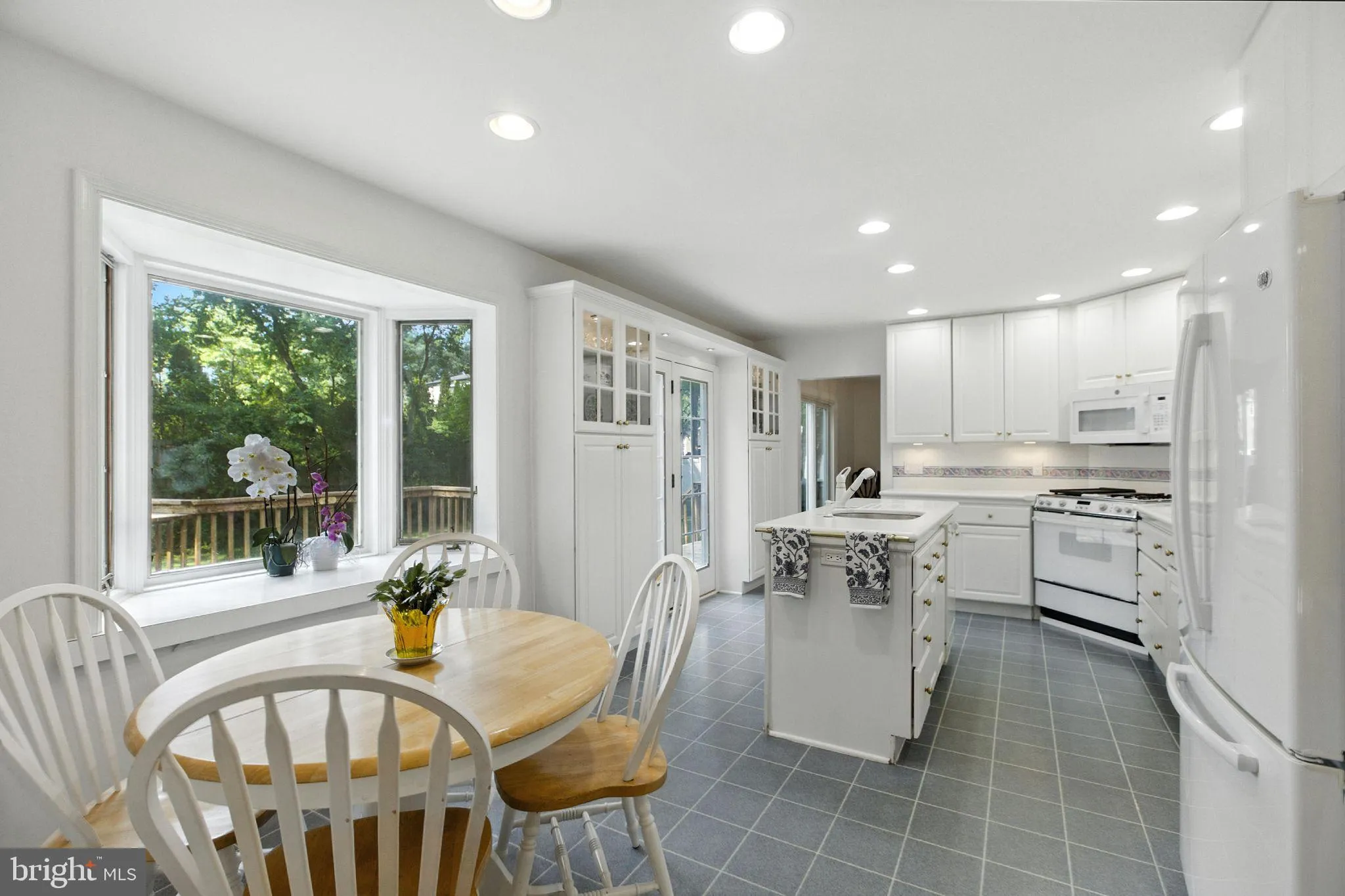 Cherry Hill, New Jersey 08003, United States, 5 Bedrooms Bedrooms, ,3 BathroomsBathrooms,Residential,Pending,191127