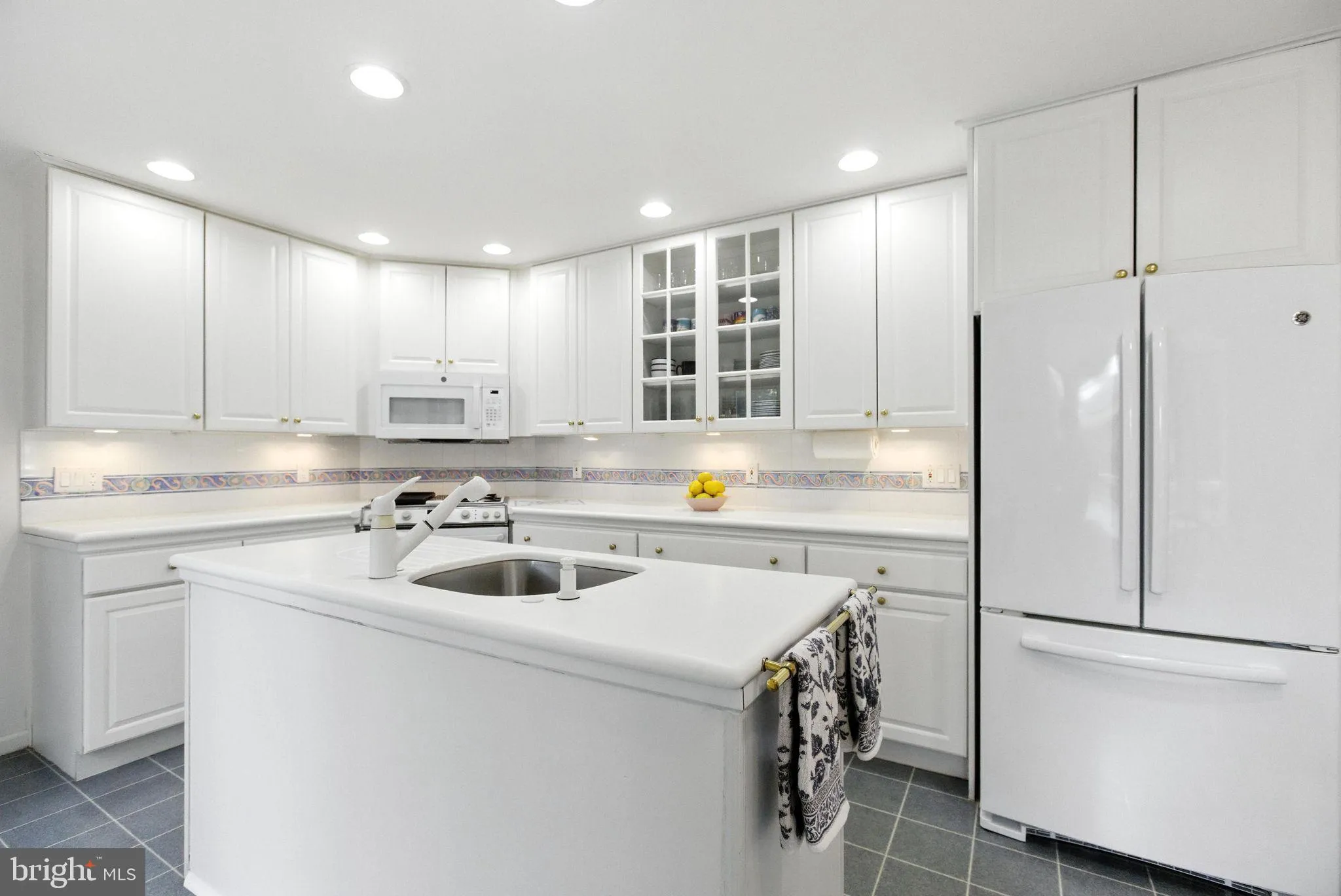 Cherry Hill, New Jersey 08003, United States, 5 Bedrooms Bedrooms, ,3 BathroomsBathrooms,Residential,Pending,191127