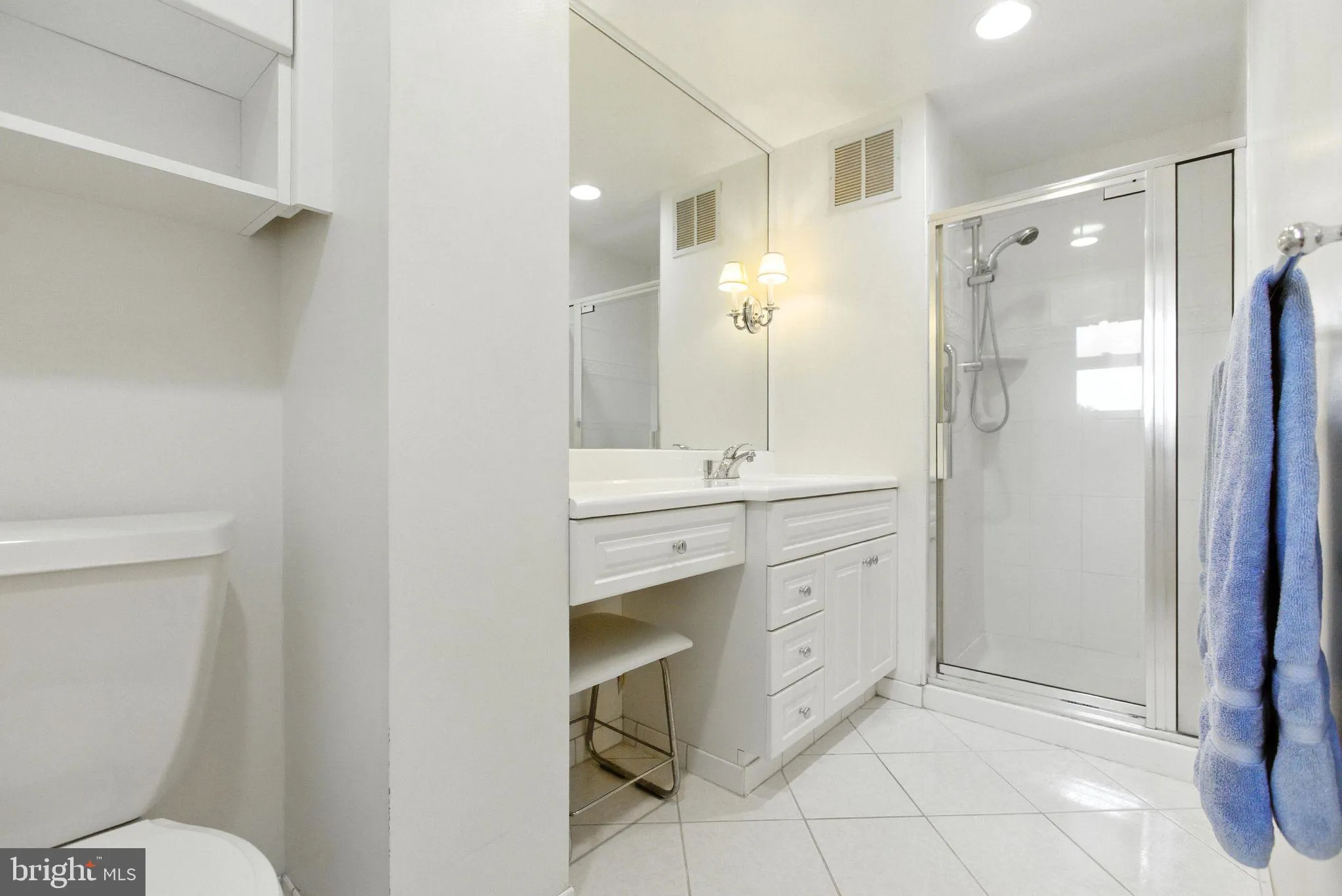 Cherry Hill, New Jersey 08003, United States, 5 Bedrooms Bedrooms, ,3 BathroomsBathrooms,Residential,Pending,191127