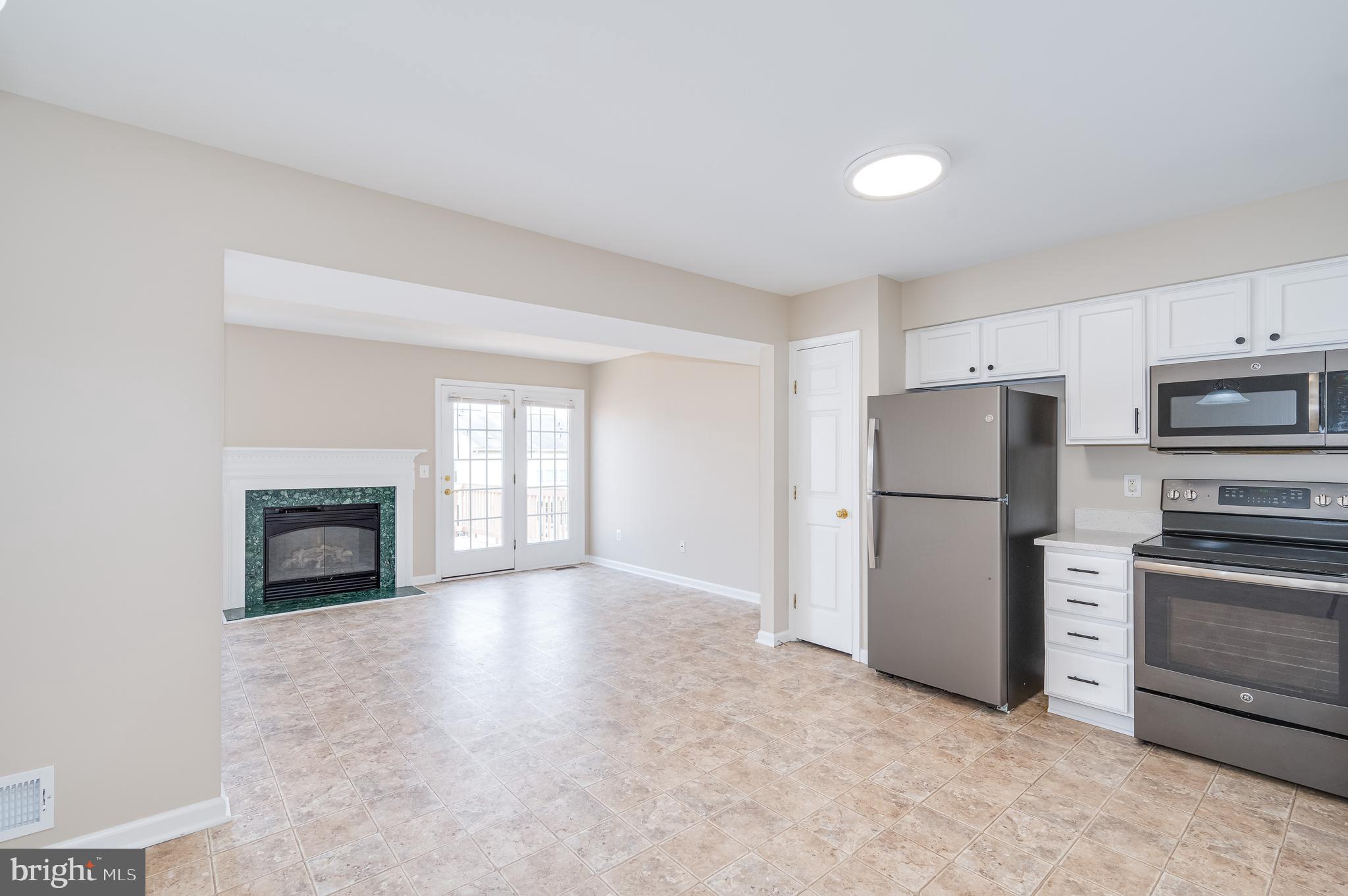 LAKELAND PLACE - Residential Lease