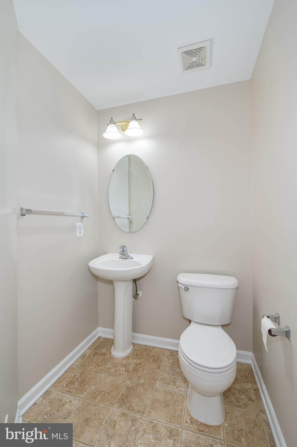 LAKELAND PLACE - Residential Lease