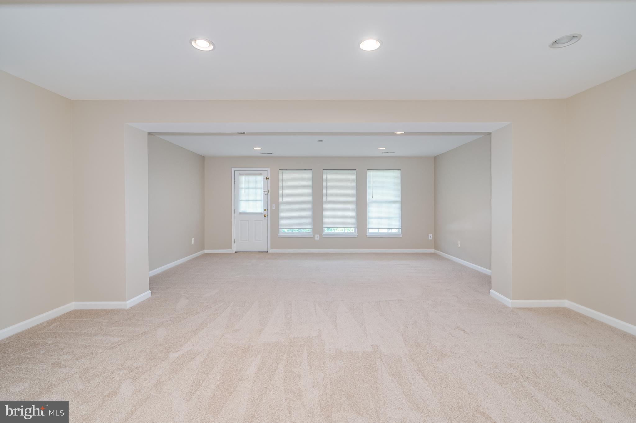 LAKELAND PLACE - Residential Lease