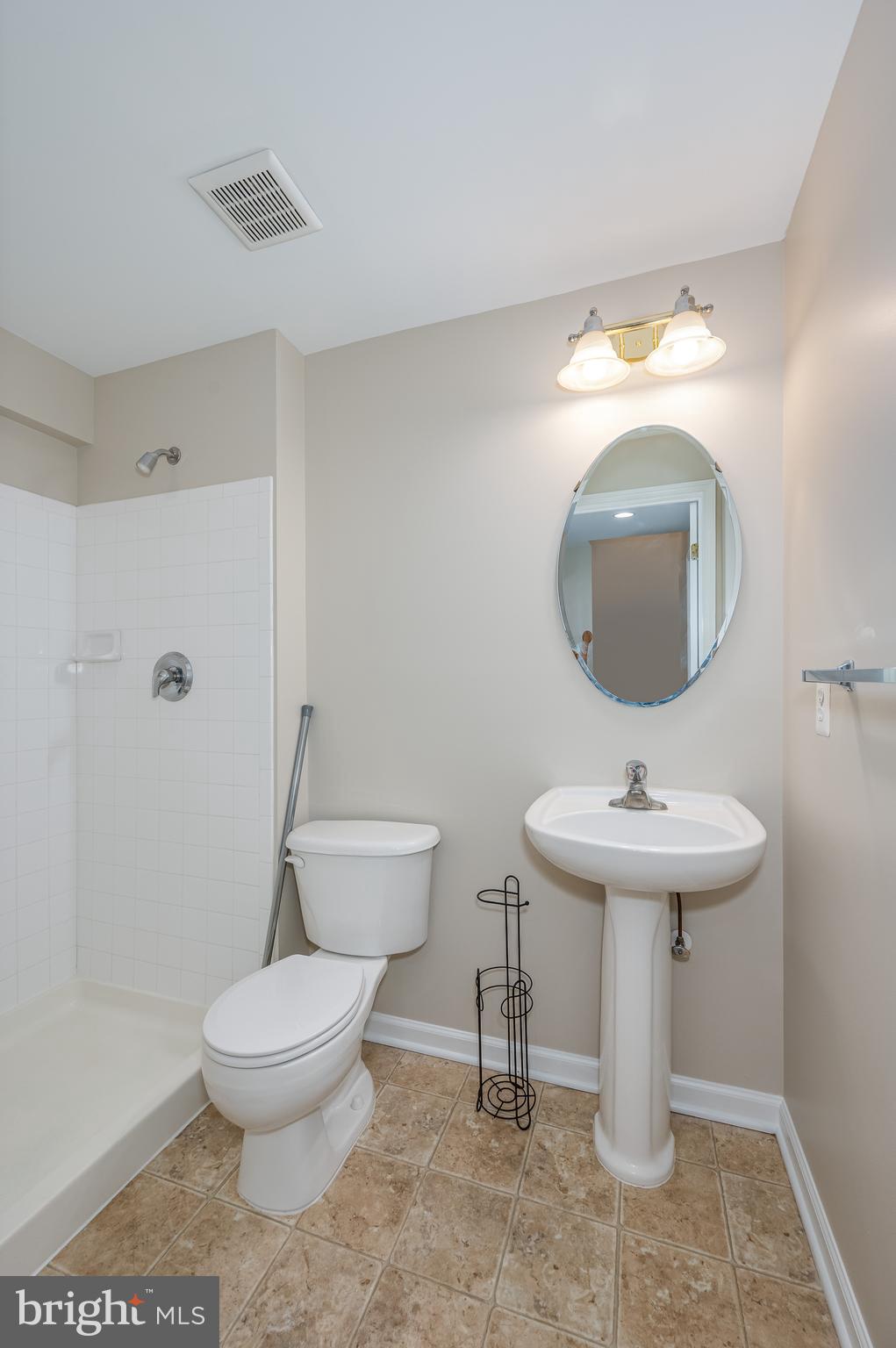 LAKELAND PLACE - Residential Lease