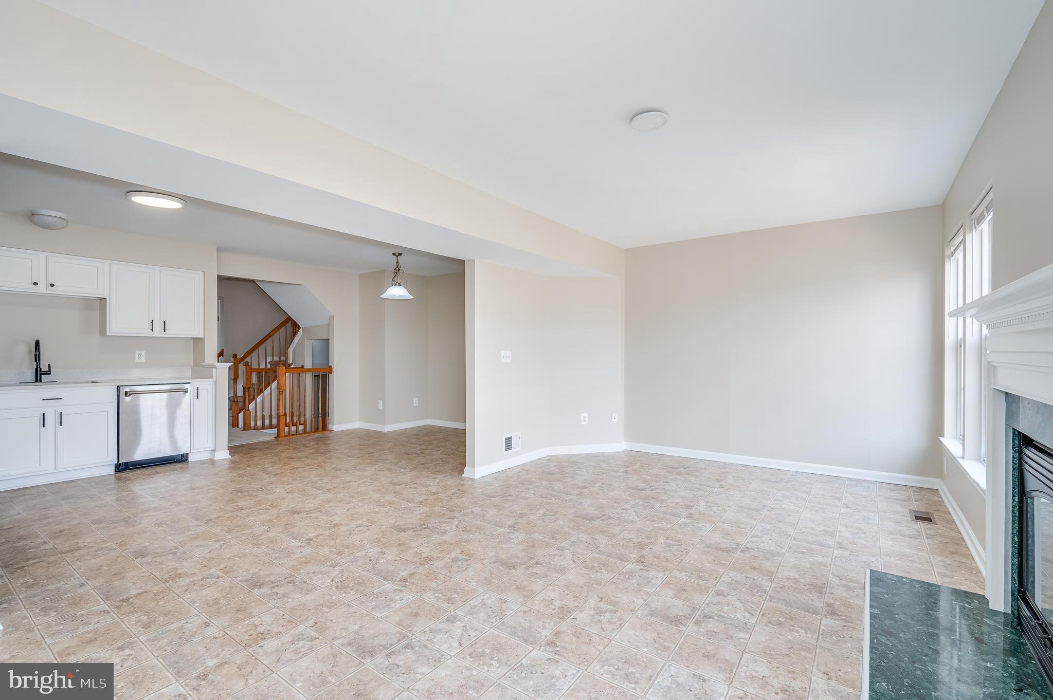 LAKELAND PLACE - Residential Lease