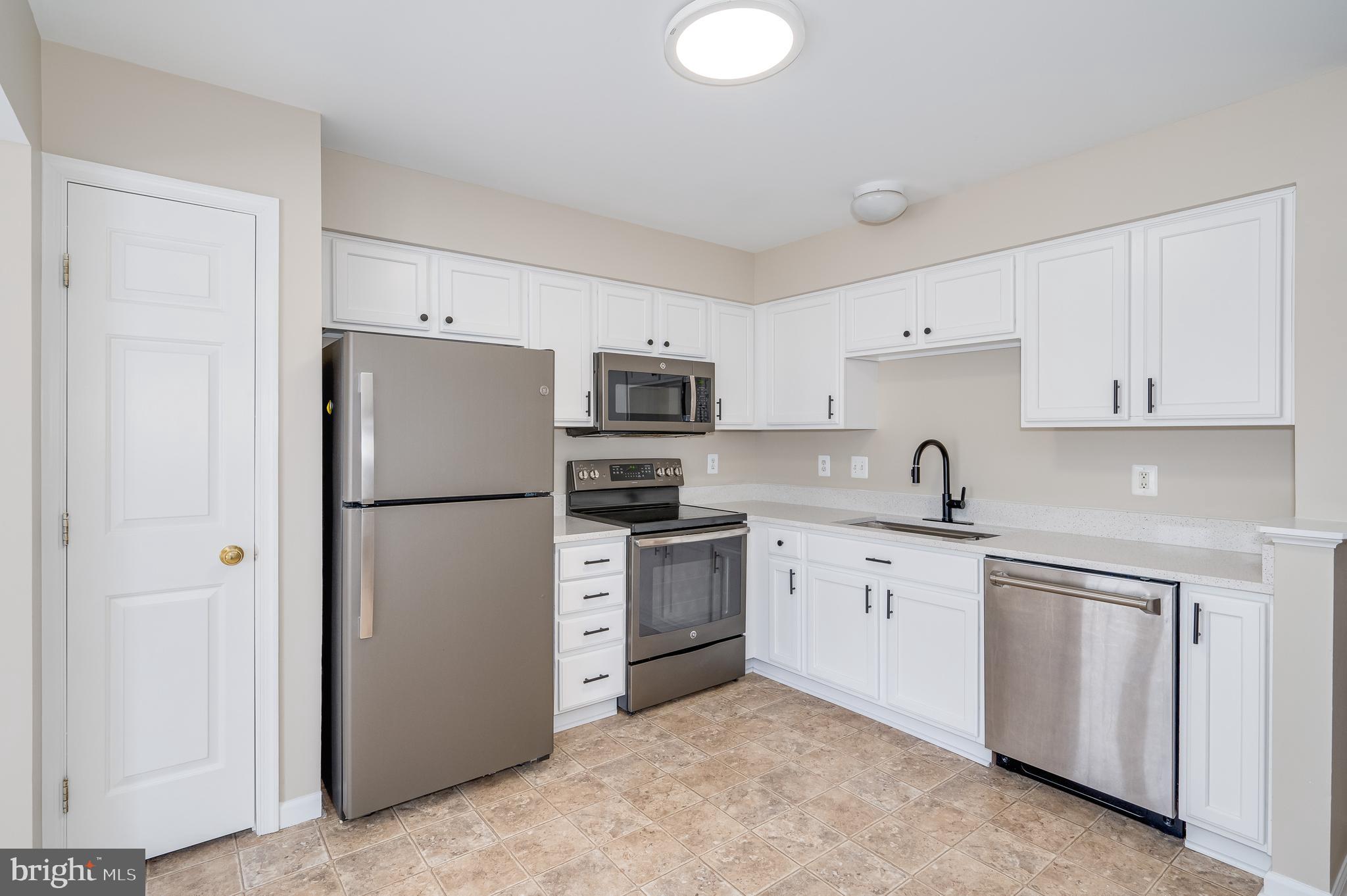 LAKELAND PLACE - Residential Lease