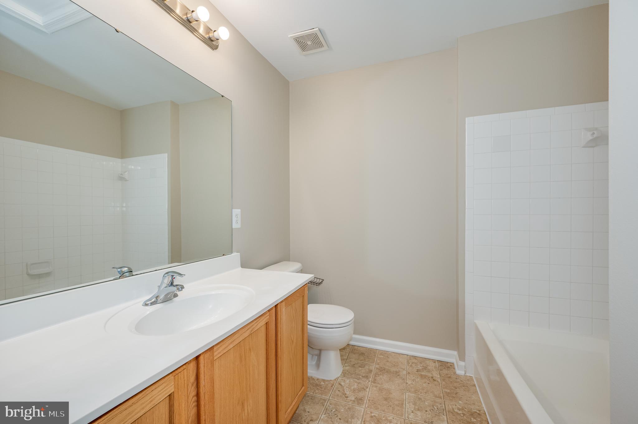 LAKELAND PLACE - Residential Lease