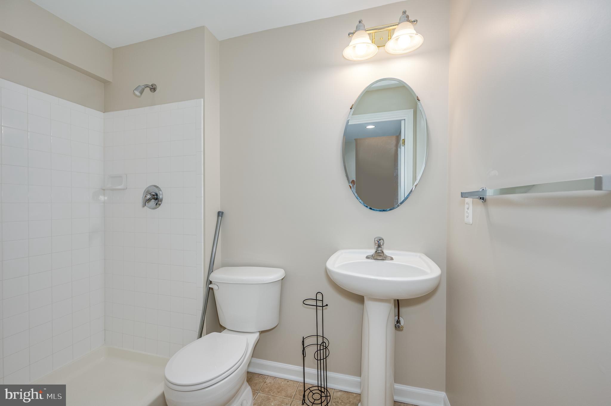 LAKELAND PLACE - Residential Lease