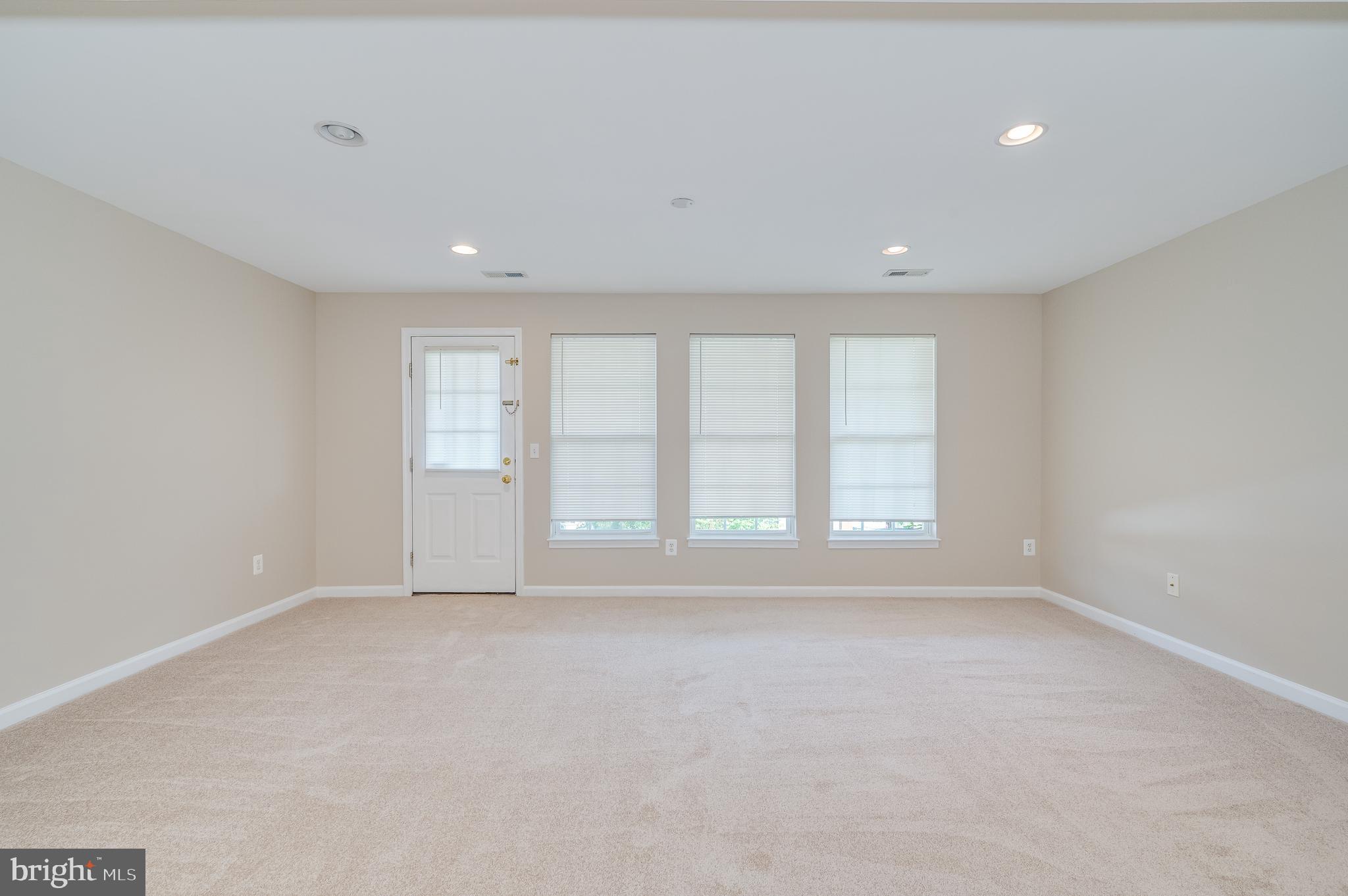 LAKELAND PLACE - Residential Lease