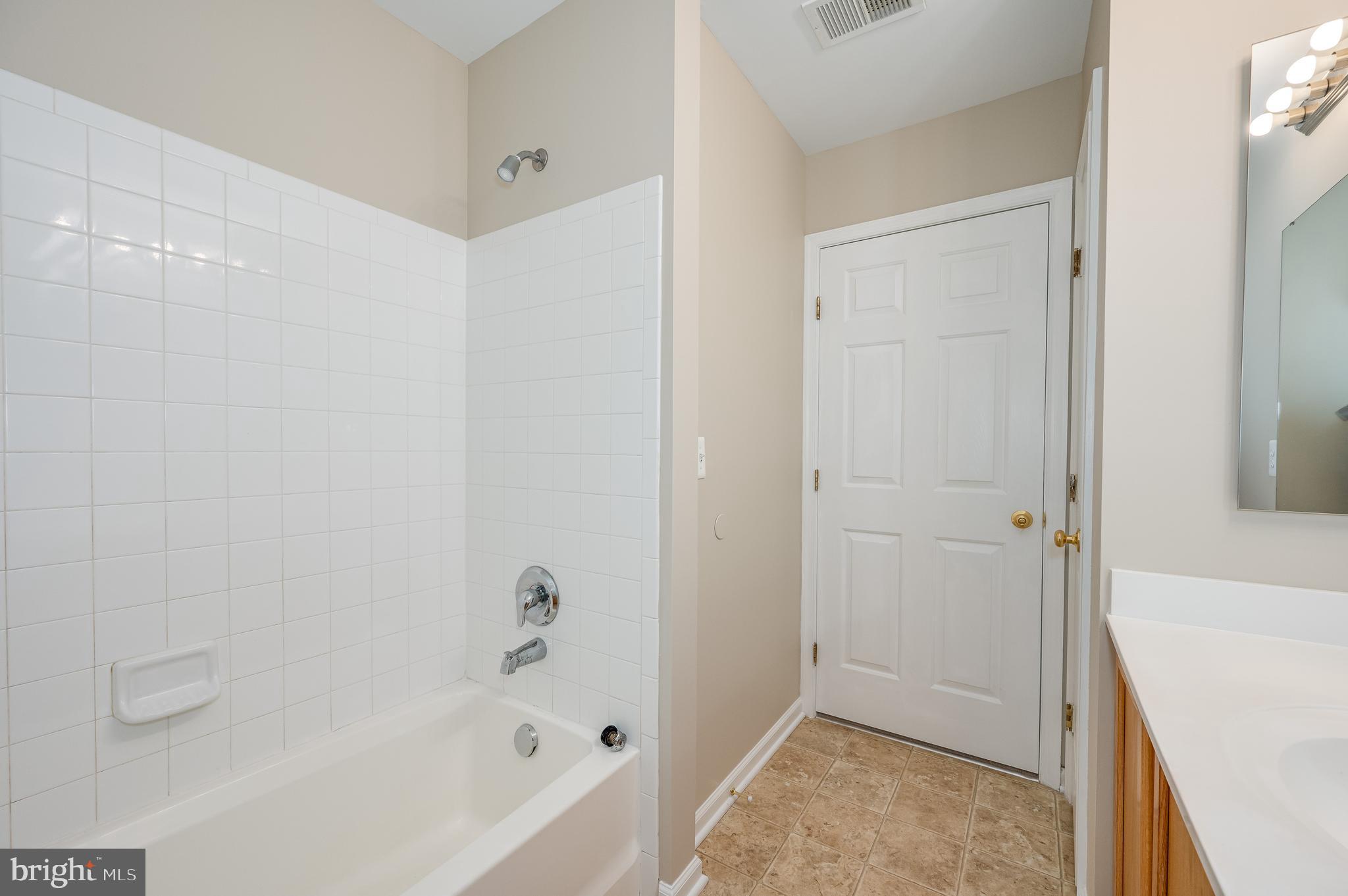 LAKELAND PLACE - Residential Lease