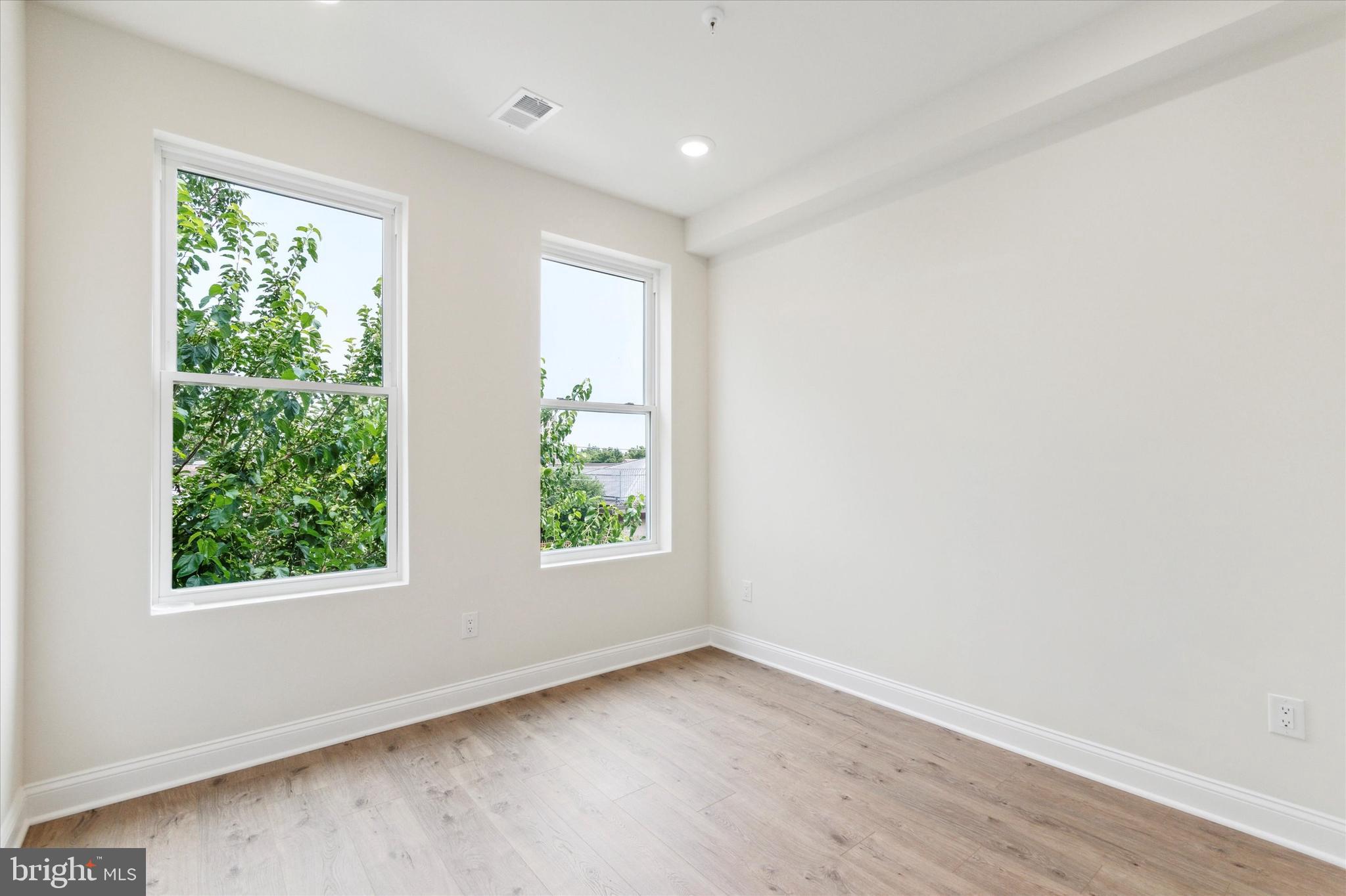 NORRIS SQUARE - Residential Income