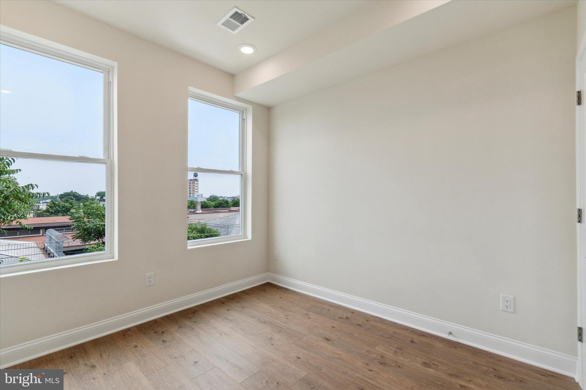 NORRIS SQUARE - Residential Income