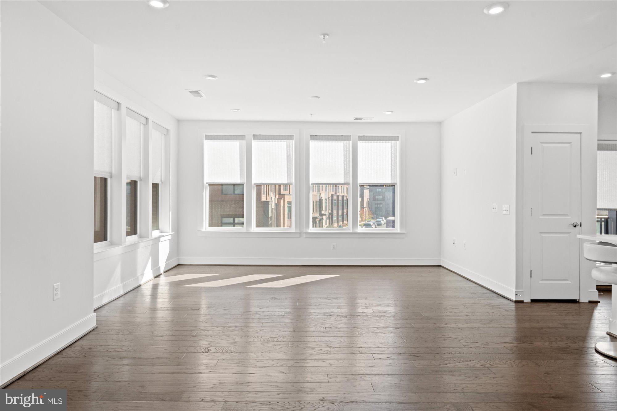 TOWER OAKS - Residential