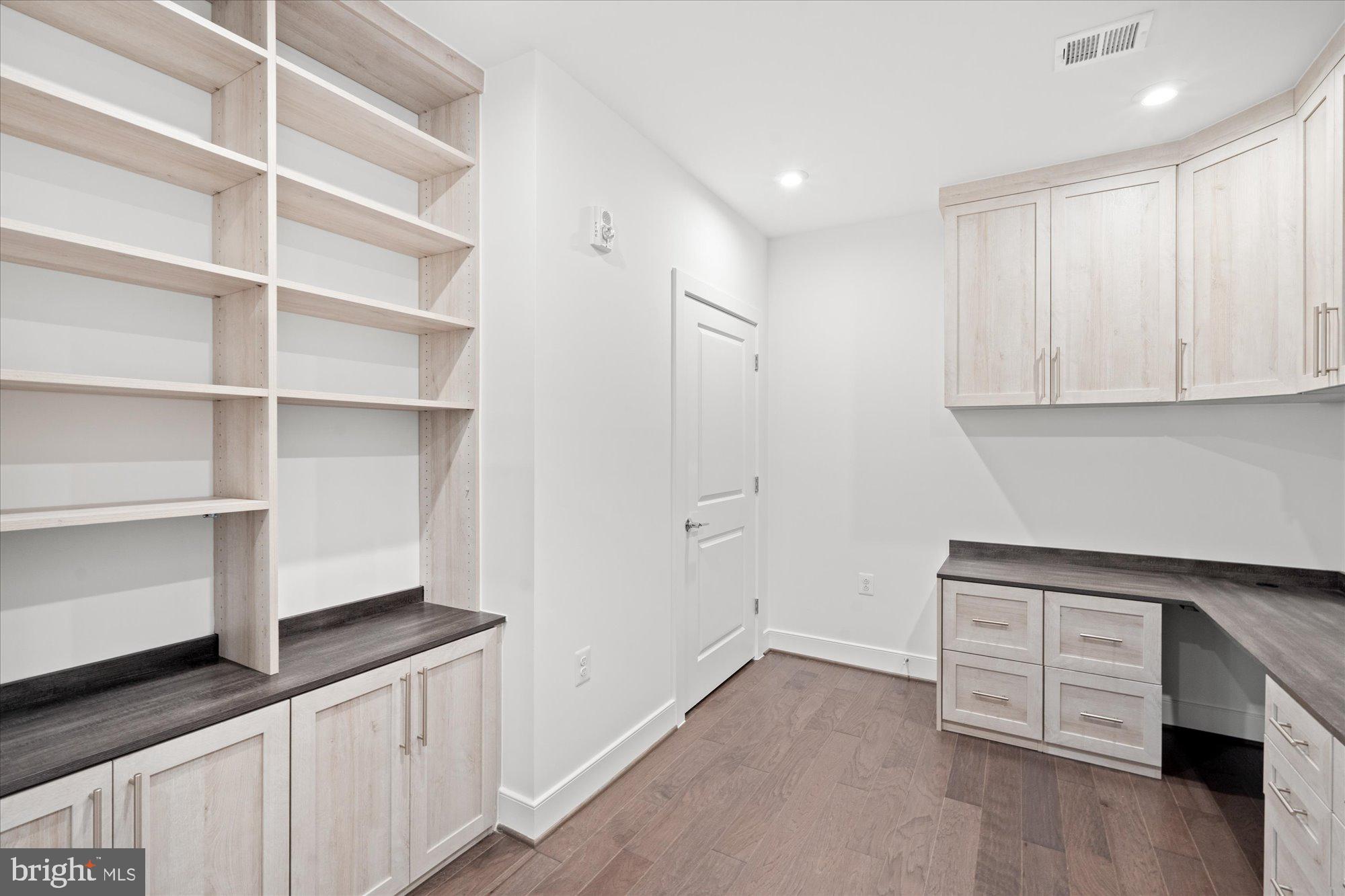 TOWER OAKS - Residential