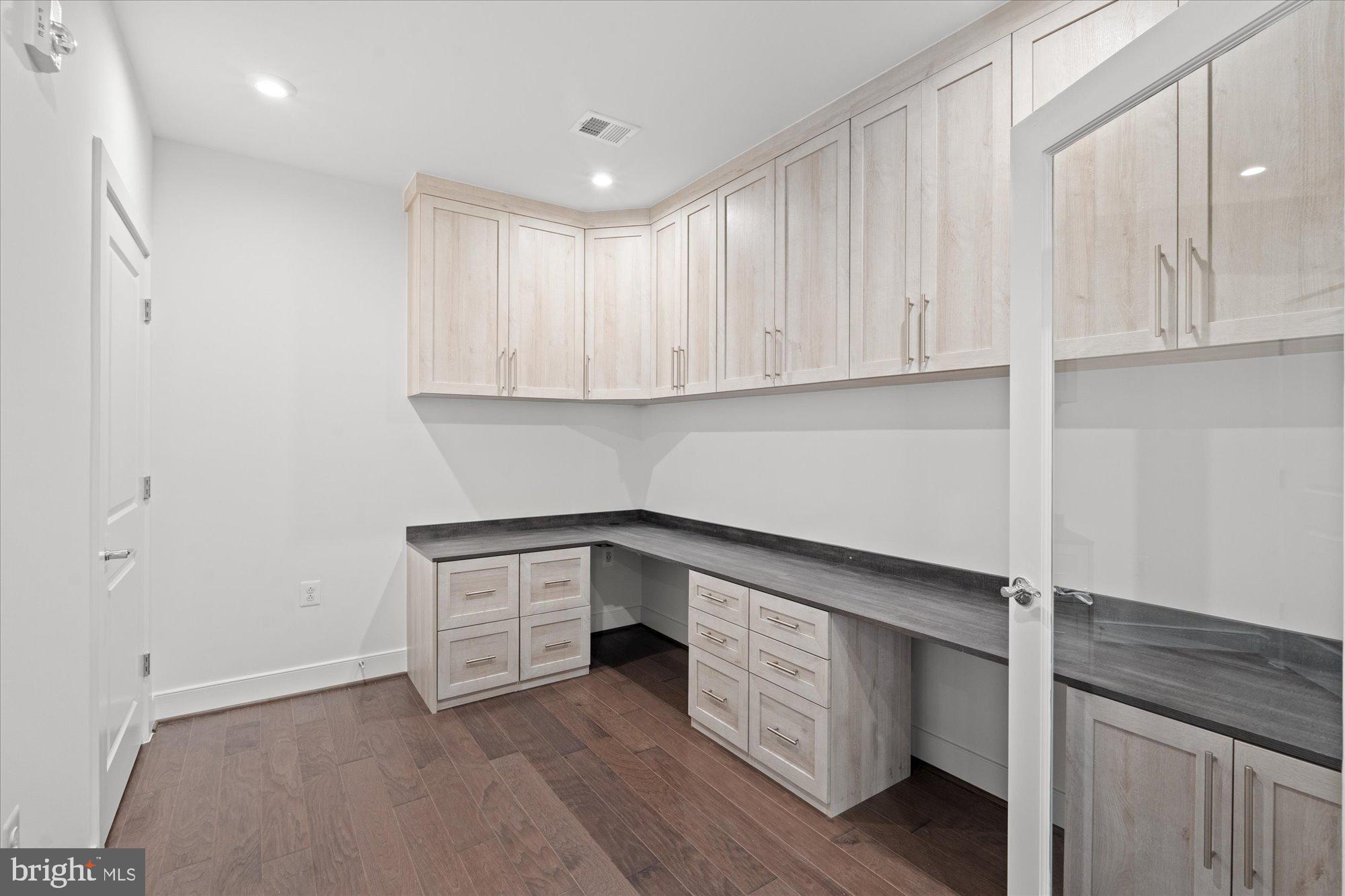 TOWER OAKS - Residential