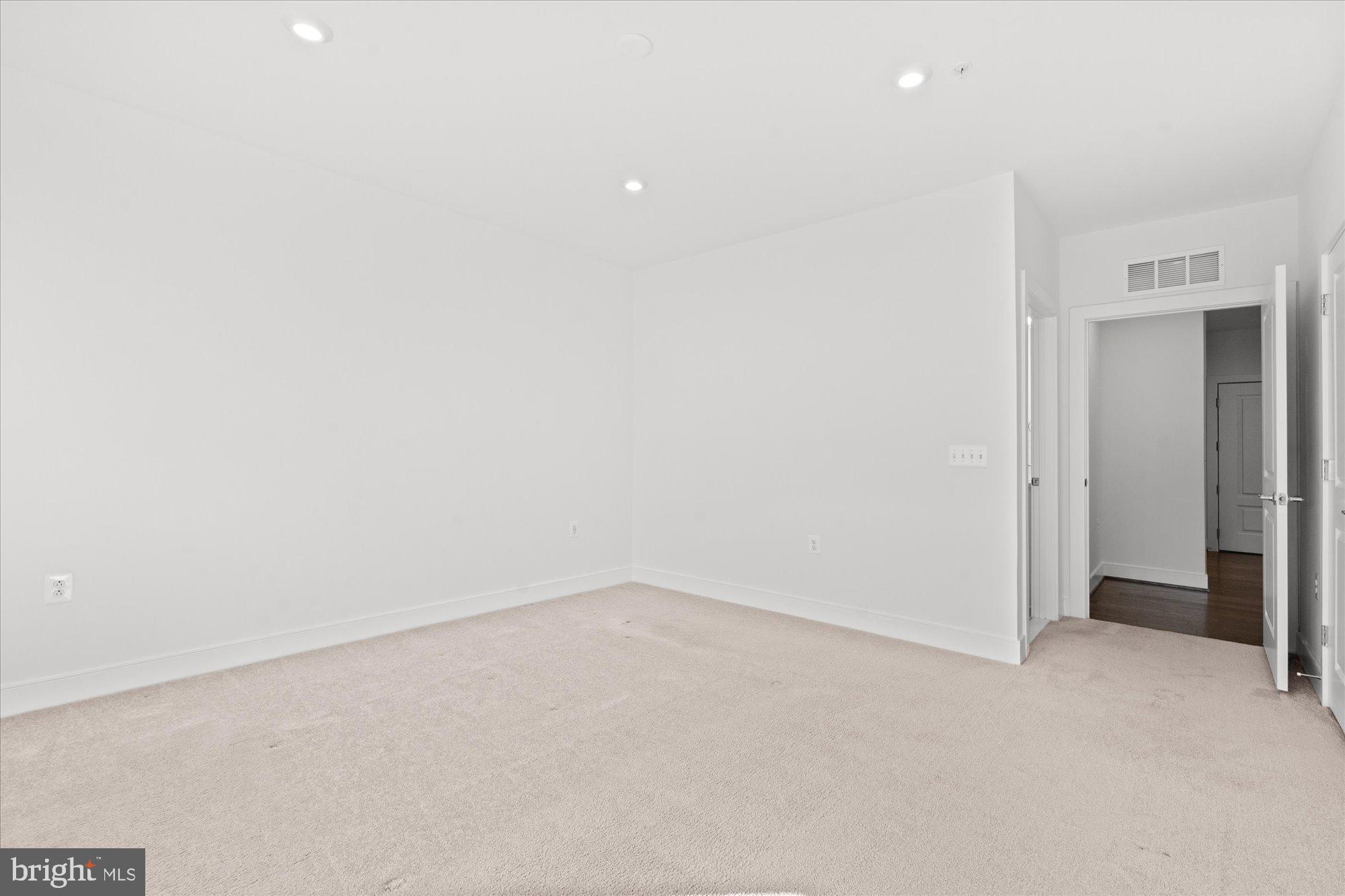 TOWER OAKS - Residential