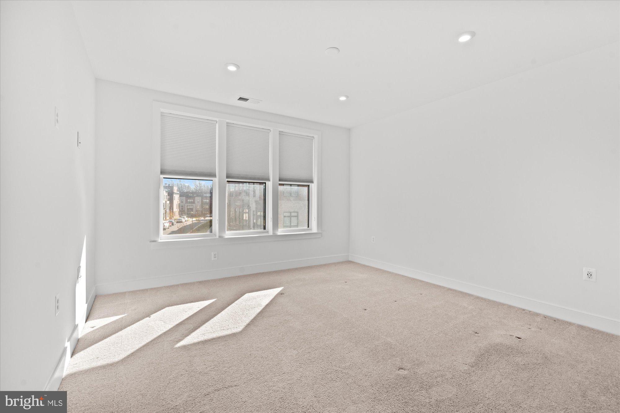 TOWER OAKS - Residential