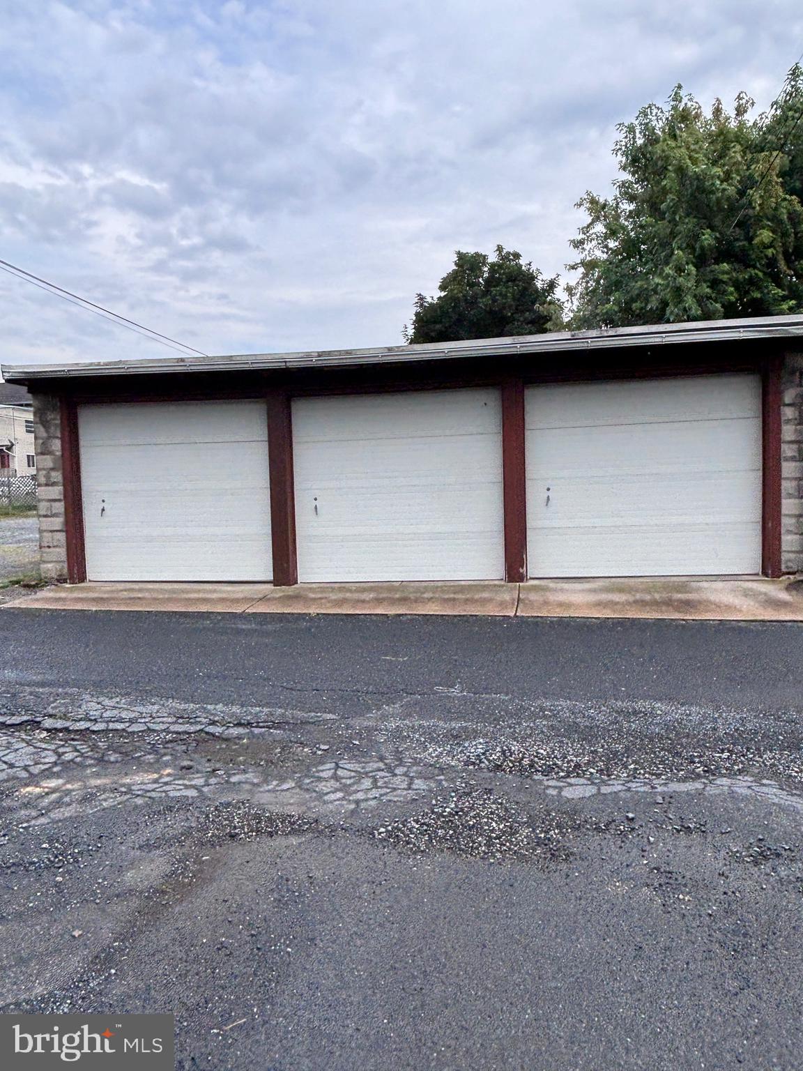 24 S 10TH STREET