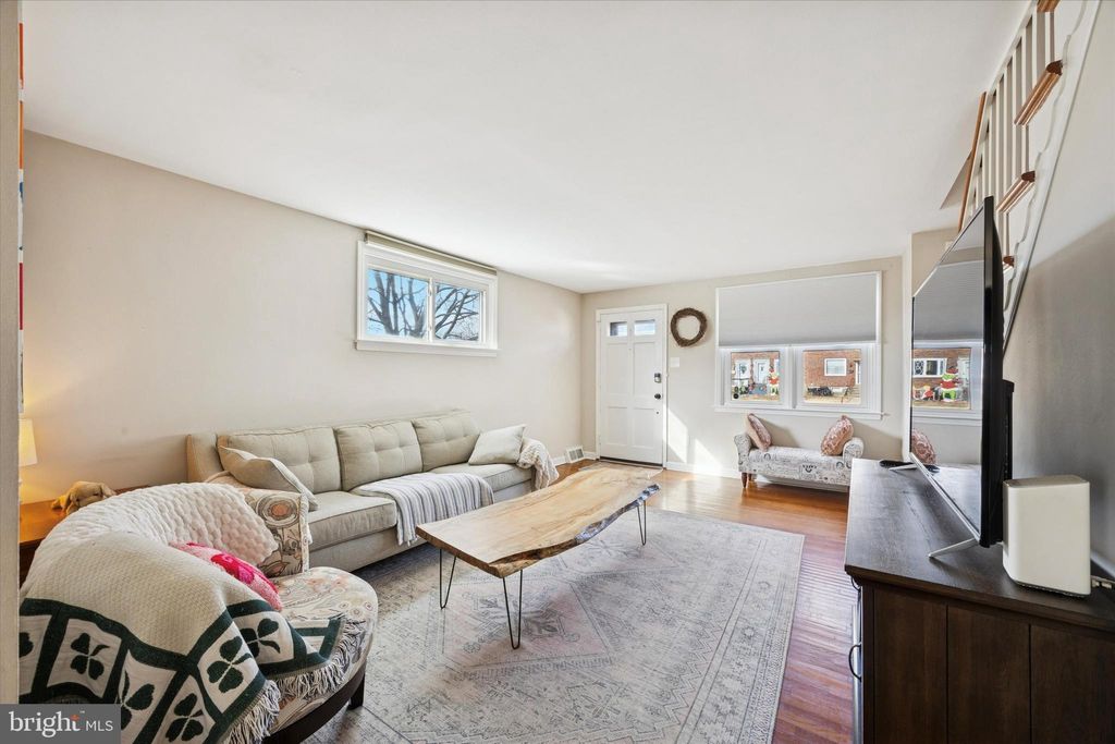 Photo of 321 S Stratford Road, GLENOLDEN, PA 19036 (MLS # PADE2105386)