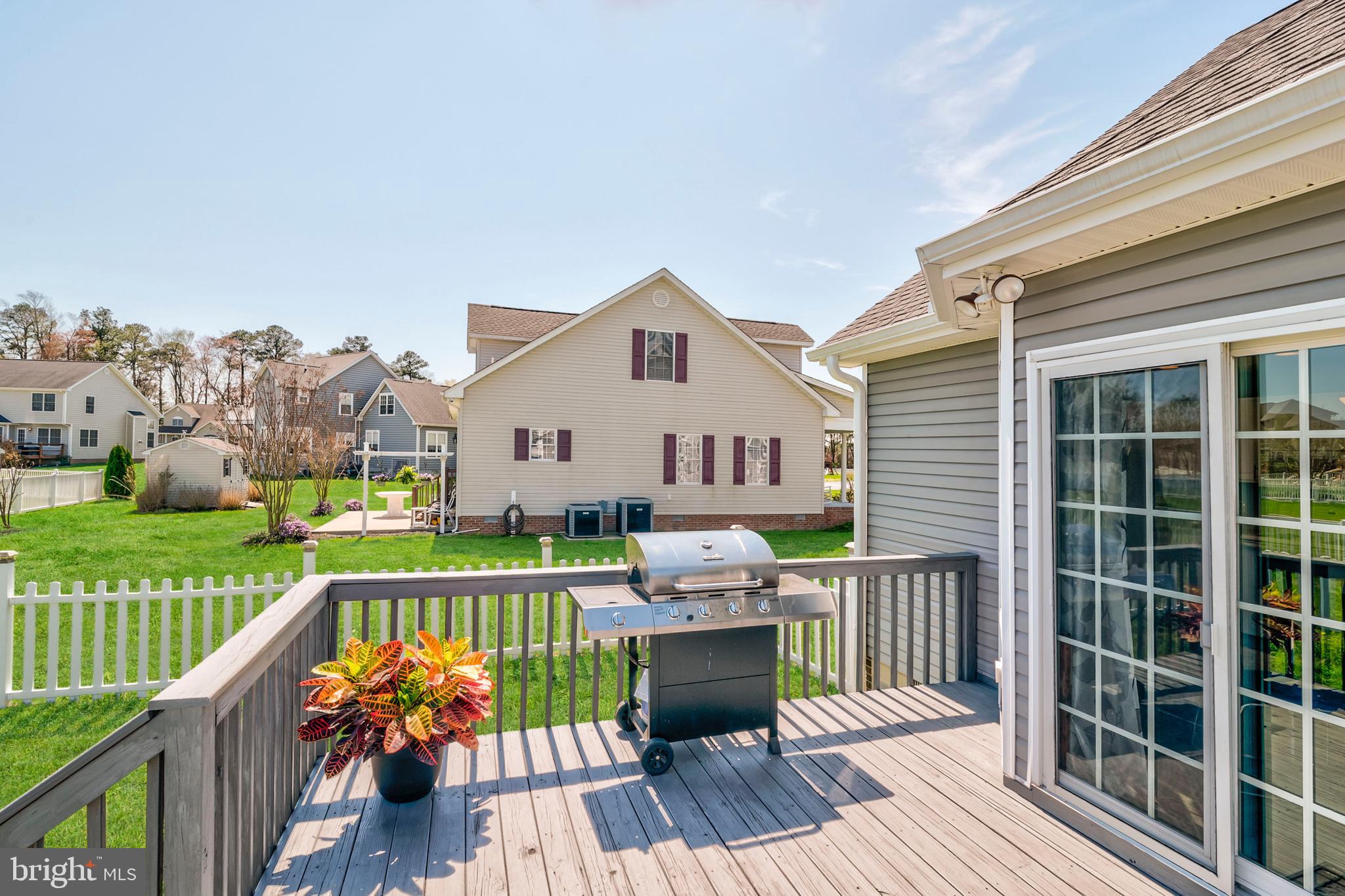 EAST FIELD - Residential