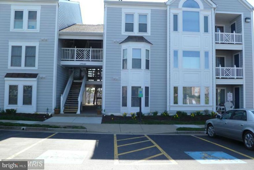 Here it is and seller will pay $3,000 of your closing costs. A sun filled, 2nd level, 2 master condo, just seconds from 95, walk to shopping and dining.  Kitchen w/ Granite & Stainless, 5 burner stove, gas fireplace, built-in bookcase, Gorgeous SUN ROOM, deck, HUGE walk-ins, separate laundry w/ full size wash & dry and assigned parking. Pool and Racket on site. FREE Warranty if use RGS Lake Ridge.