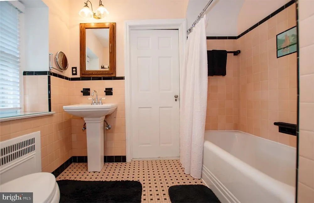 Wynnewood, Pennsylvania 19096, United States, 4 Bedrooms Bedrooms, ,4 BathroomsBathrooms,Residential,Active,202799