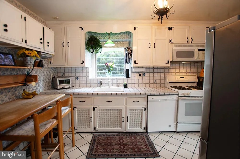 Wynnewood, Pennsylvania 19096, United States, 4 Bedrooms Bedrooms, ,4 BathroomsBathrooms,Residential,Active,202799