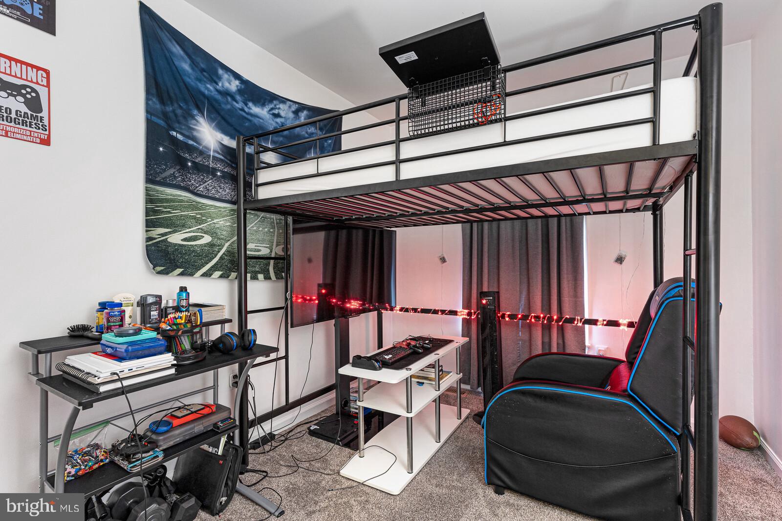 WHITEHALL WEST - Residential