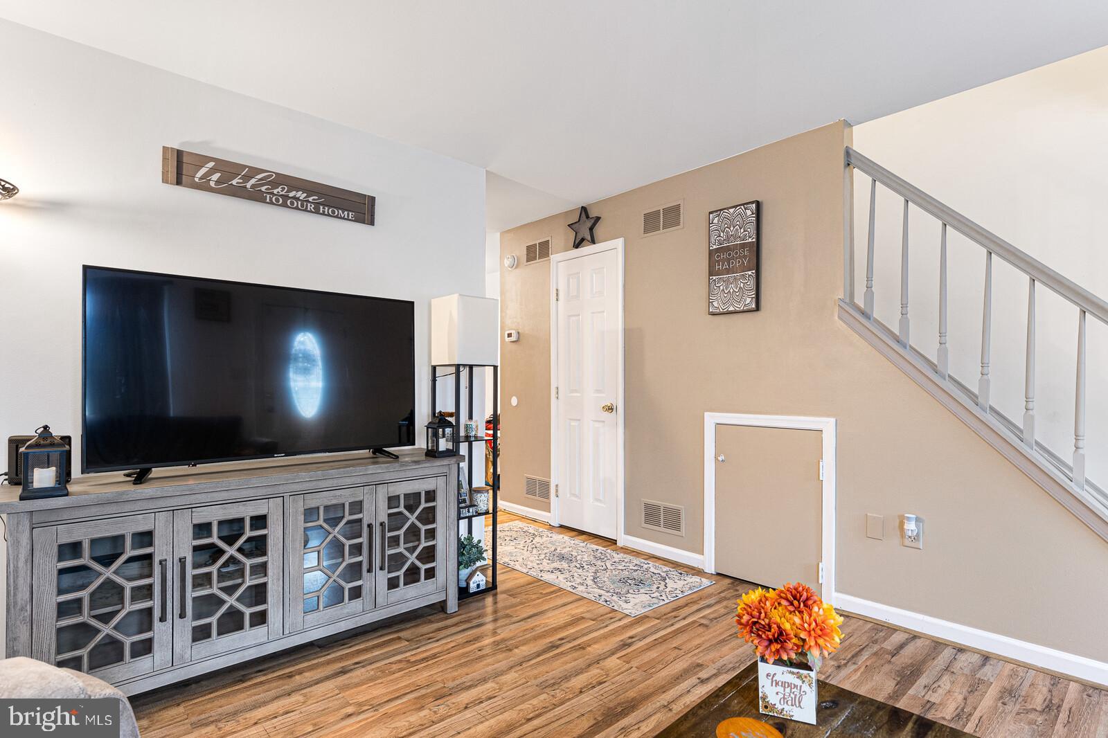 WHITEHALL WEST - Residential