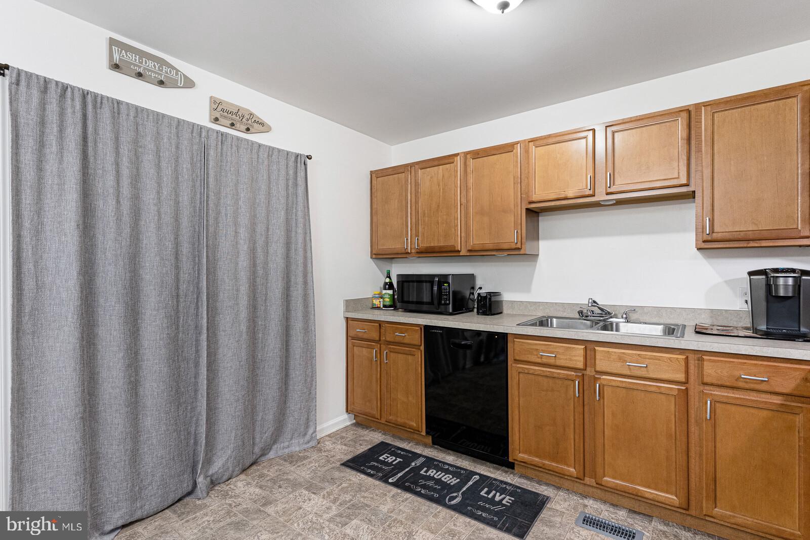 WHITEHALL WEST - Residential