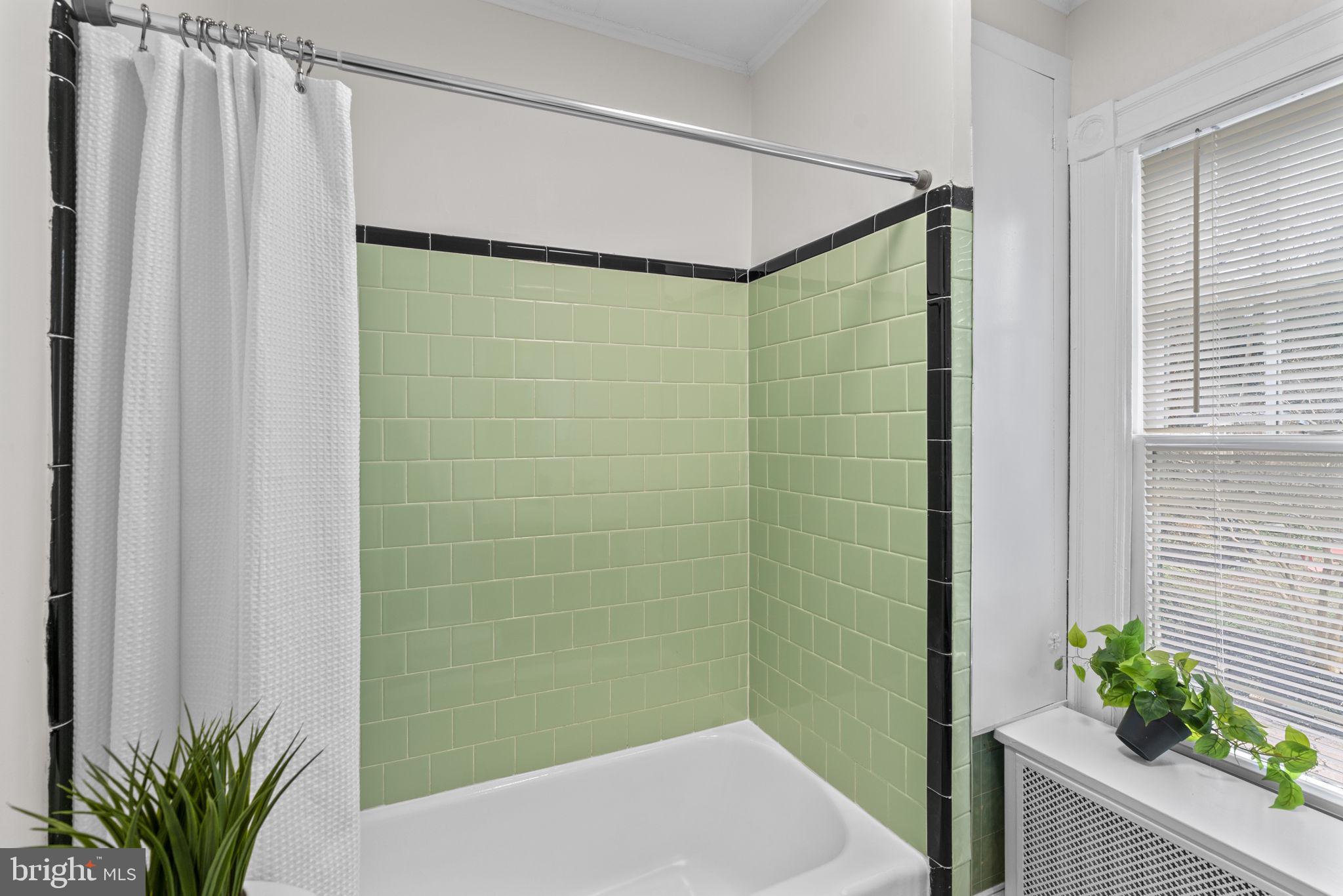 ROLAND PARK - Residential