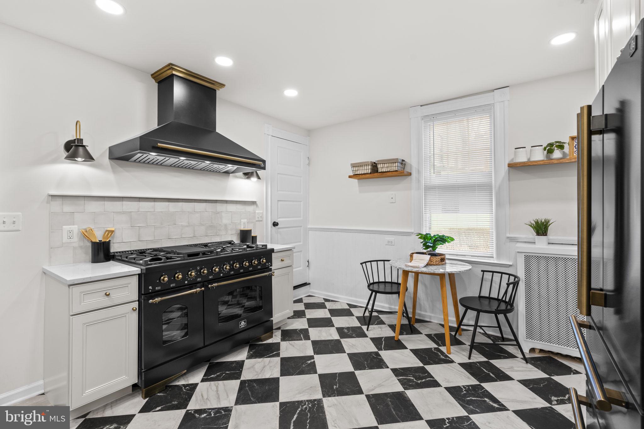 ROLAND PARK - Residential