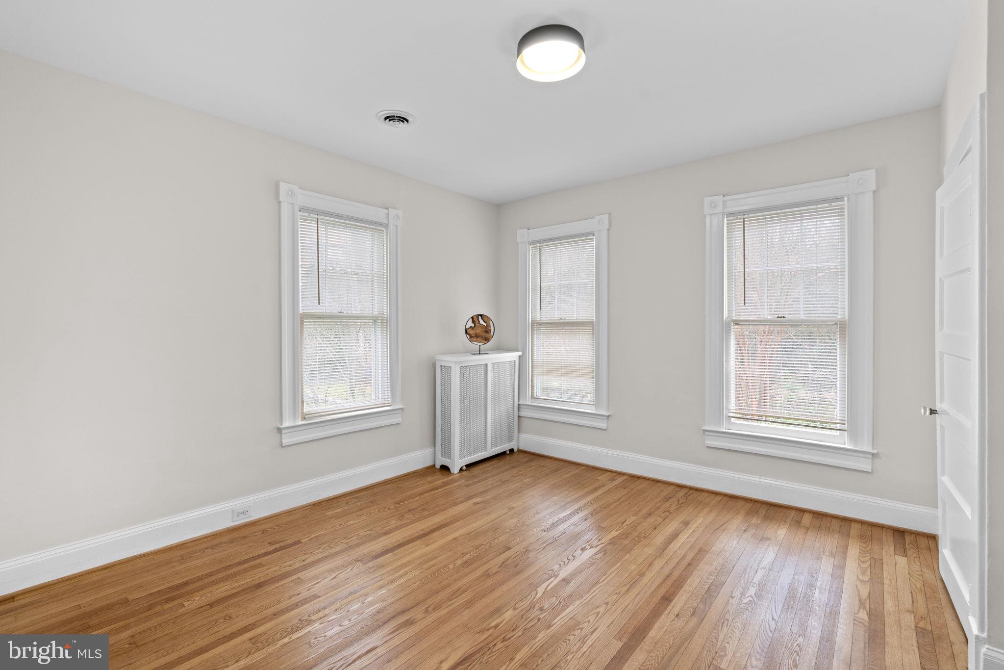 ROLAND PARK - Residential