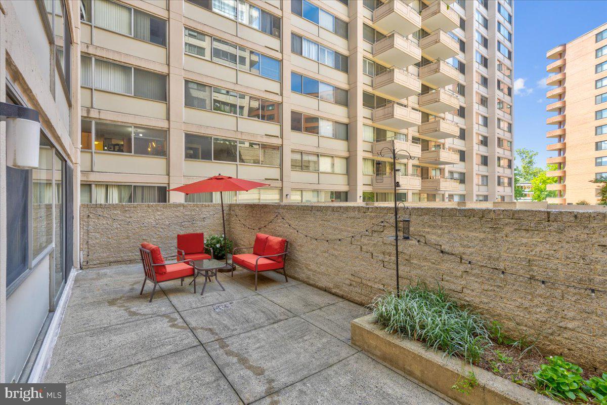 WILLOUGHBY OF CHEVY CHASE - Residential Lease