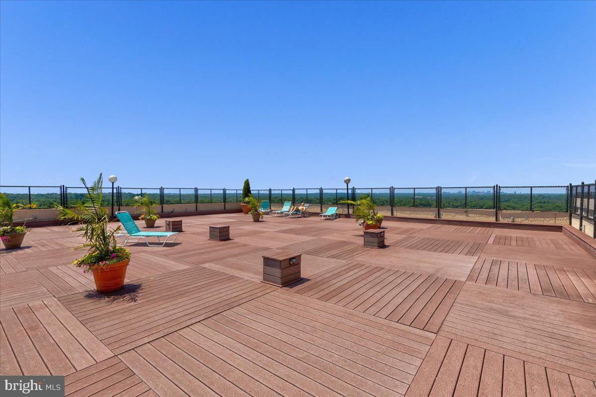 WILLOUGHBY OF CHEVY CHASE - Residential Lease