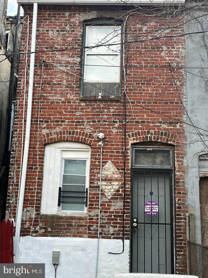 ALBEMARLE SQUARE - Residential