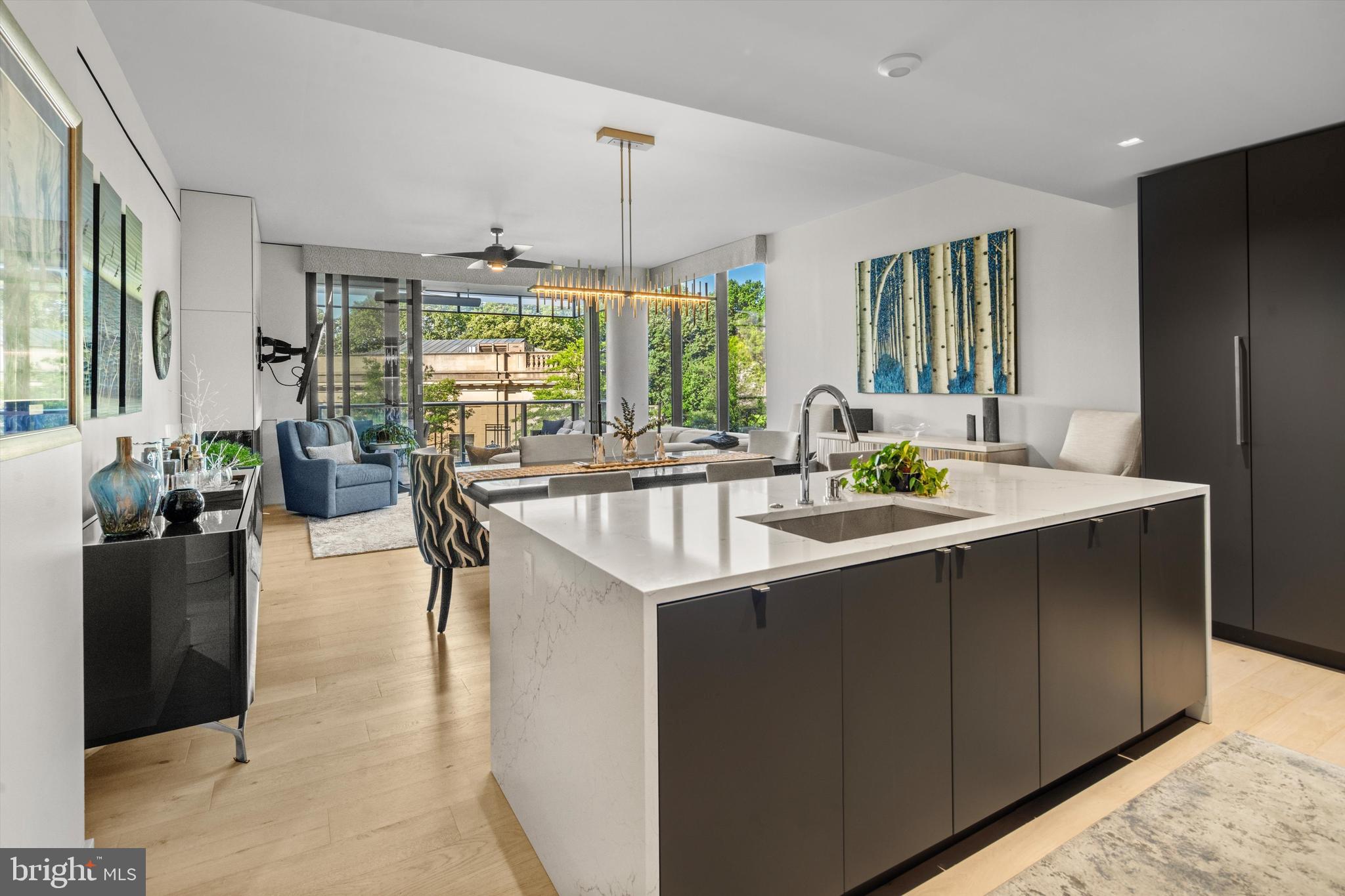 LOGAN SQUARE - Residential