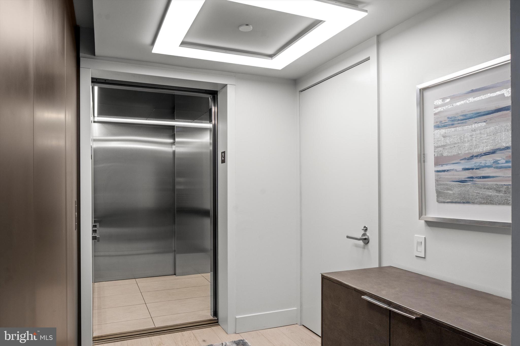 LOGAN SQUARE - Residential