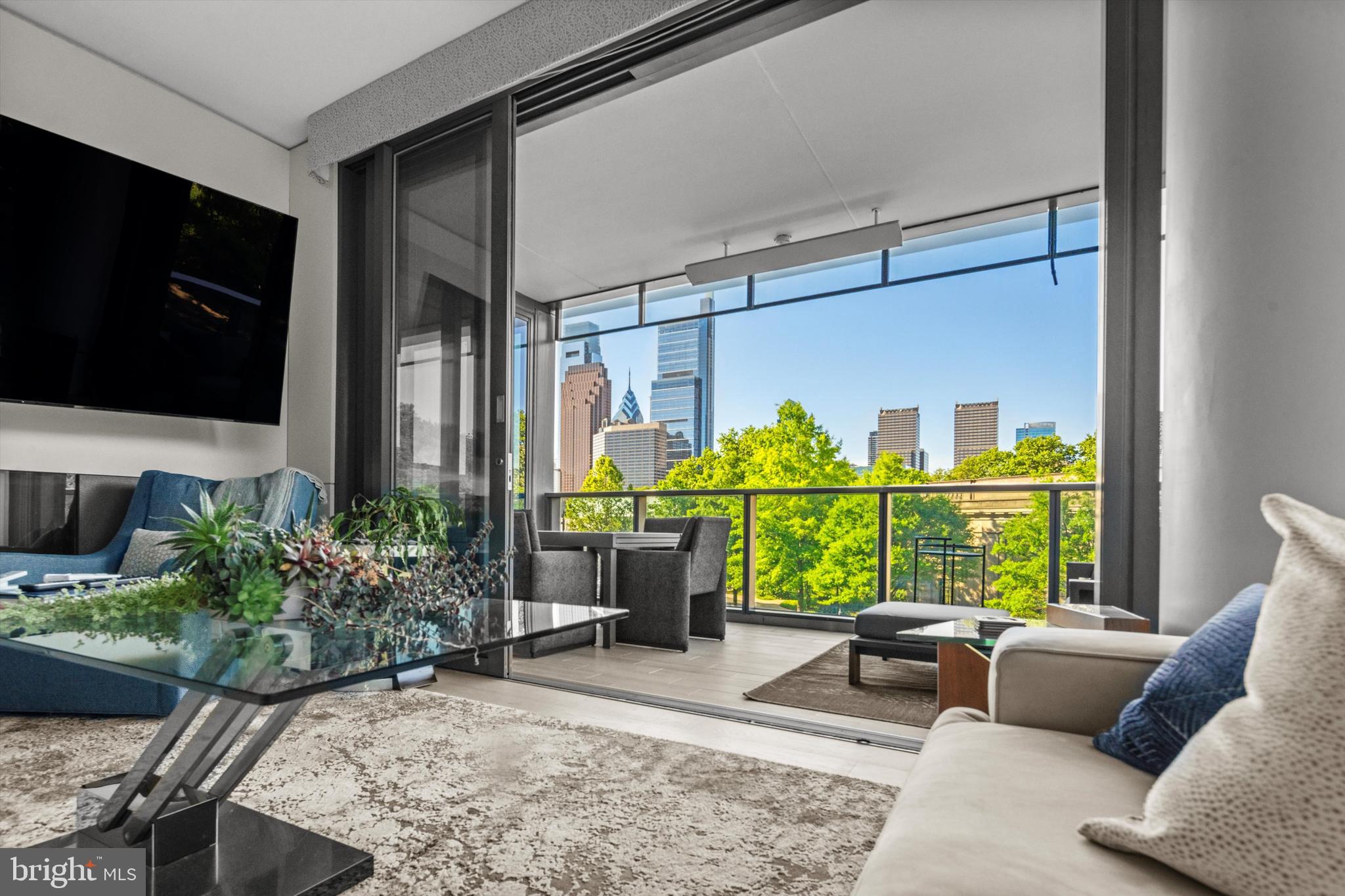 LOGAN SQUARE - Residential