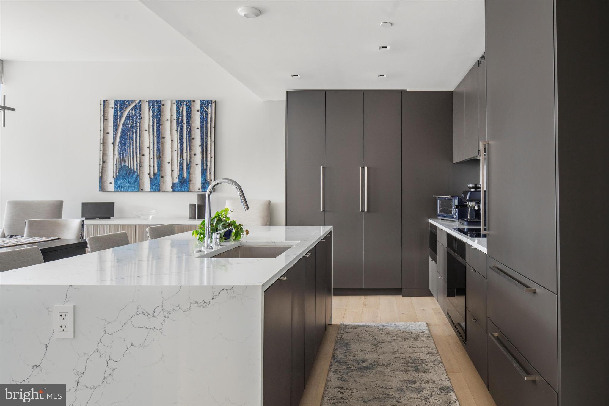 LOGAN SQUARE - Residential